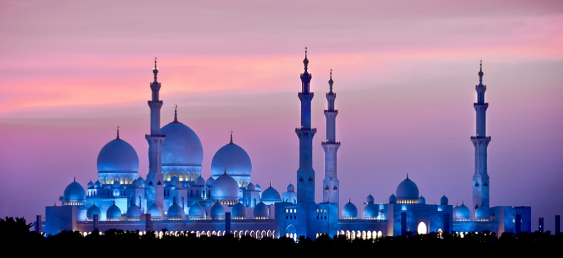 The moon is the source of the Arabian calendar, the months of which start with the appearance of the crescent. The lighting of grand mosque changes throughout the month. During the new moon, it is bathed in blue, and gradually transitions night after night to a sparkling white as the full moon is reached.